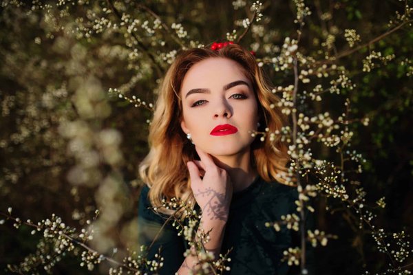 Comment porter des escarpins à bouts pointus pour allonger des jambes courtes?