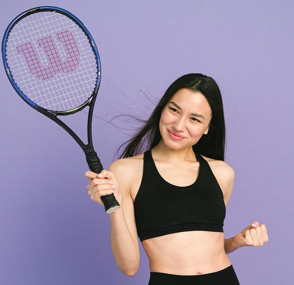 Quels exercices spécifiques aideraient à soulager l'épicondylite latérale chez les joueuses de tennis ?